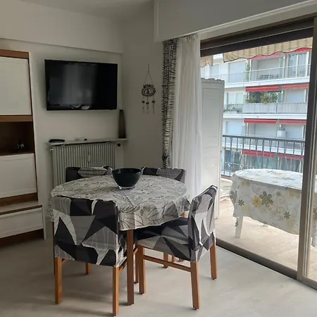 Mona Lisa Bord De アパート *