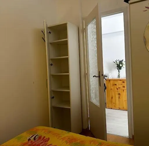 Mona Lisa Bord De アパート