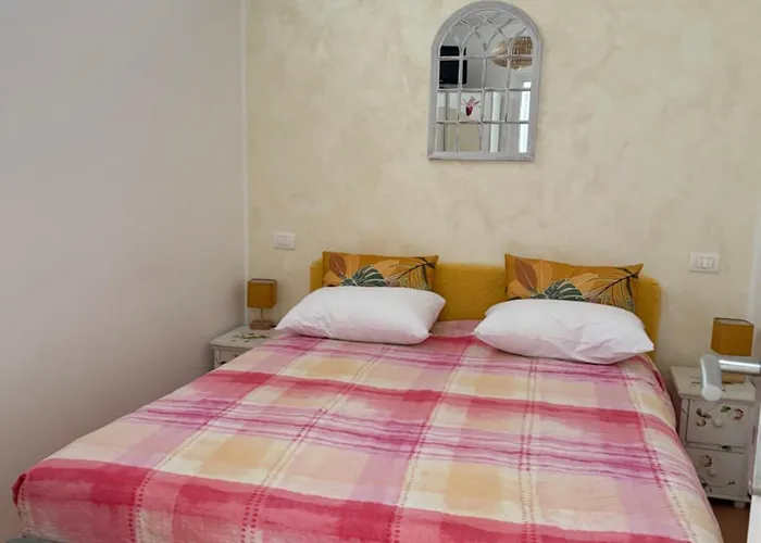 Mona Lisa Bord De アパート