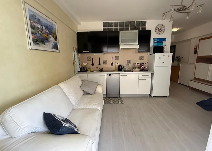 Mona Lisa Bord De Apartment